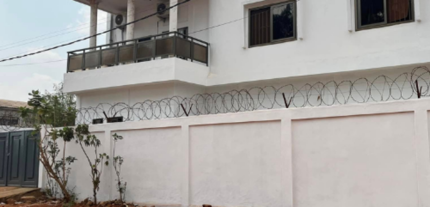 IMMEUBLE LOCATIF MODERNE À VENDRE – AKASSATO, ABOMEY-CALAVI