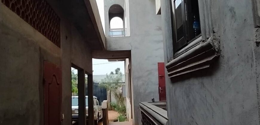 RÉSIDENCE R+2 À VENDRE – AGORI, ABOMEY-CALAVI