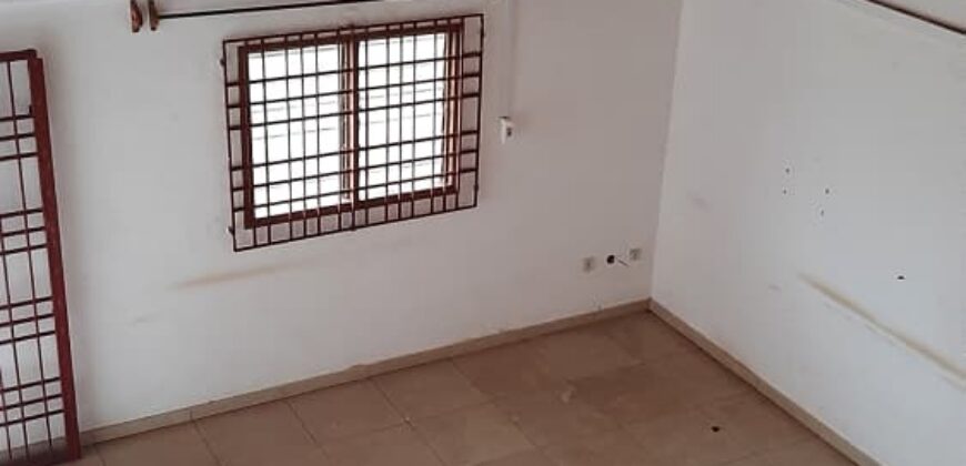 Maison duplex de 4 chambres et salon à louer