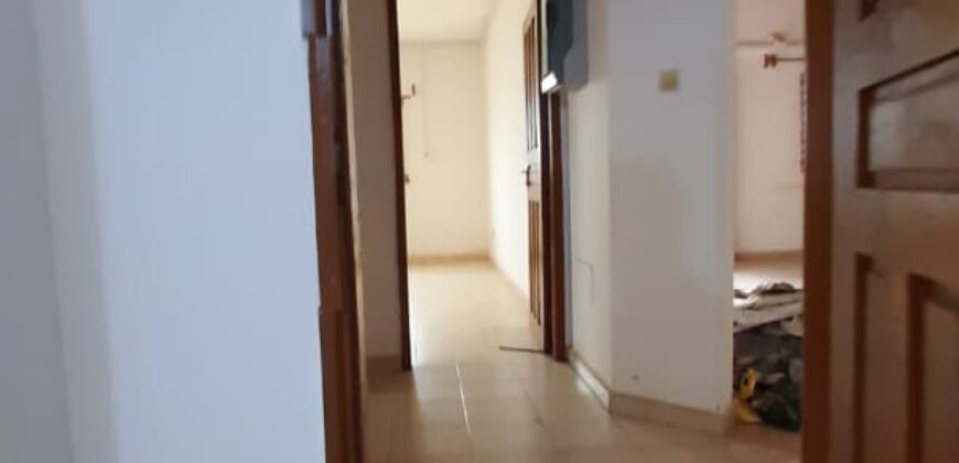 Maison duplex de 4 chambres et salon à louer