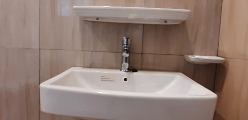 Immeuble moderne de près de 30 pièces extensibles à louer à Calavi – Carrefour Bidossèssi