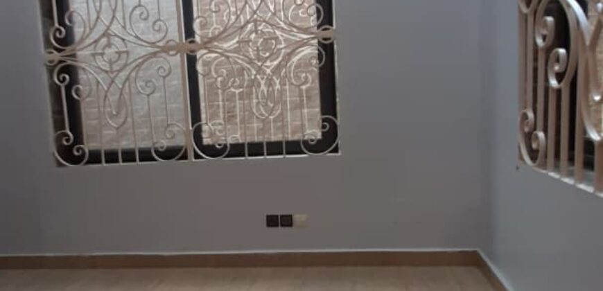 Immeuble moderne de près de 30 pièces extensibles à louer à Calavi – Carrefour Bidossèssi