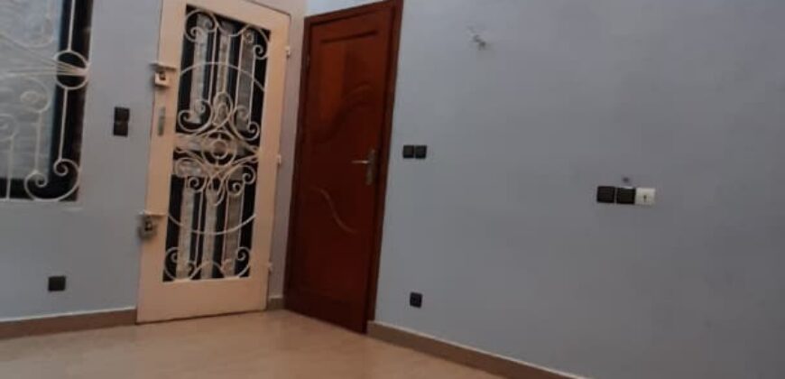 Immeuble moderne de près de 30 pièces extensibles à louer à Calavi – Carrefour Bidossèssi