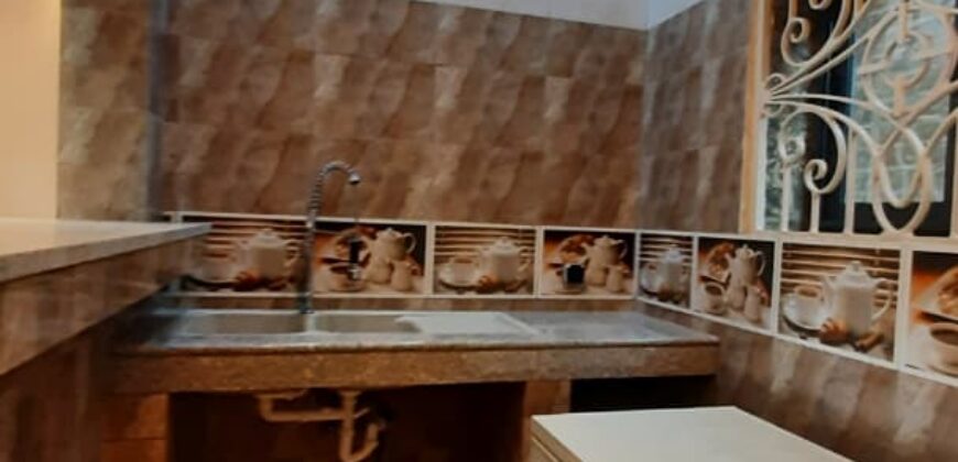 Immeuble moderne de près de 30 pièces extensibles à louer à Calavi – Carrefour Bidossèssi